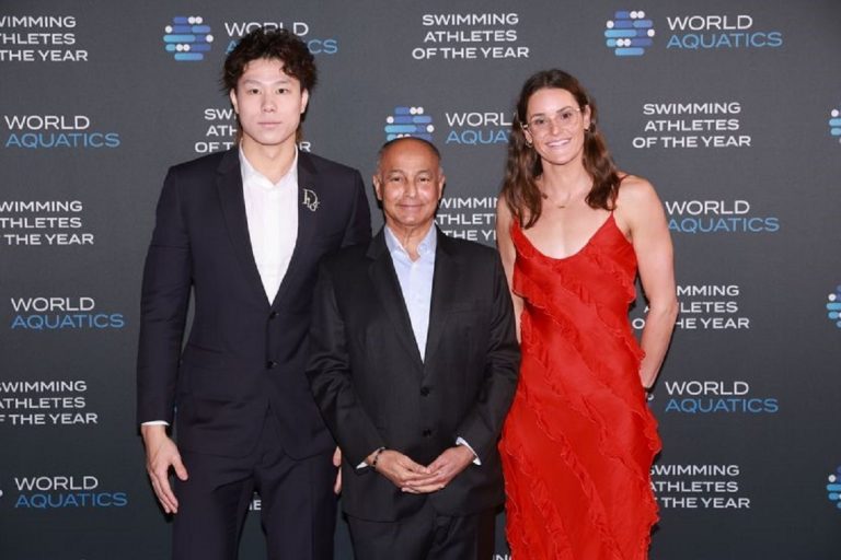覃海洋與 Kaylee McKeown 分別獲頒世界水上運動總會（World Aquatics）年度男子與女子游泳選手