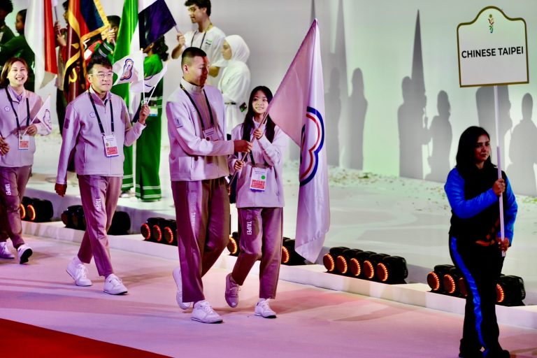 巴林亞洲青年運動會開幕式　我代表團掌旗官排球林立瑋、跆拳道王婕菱