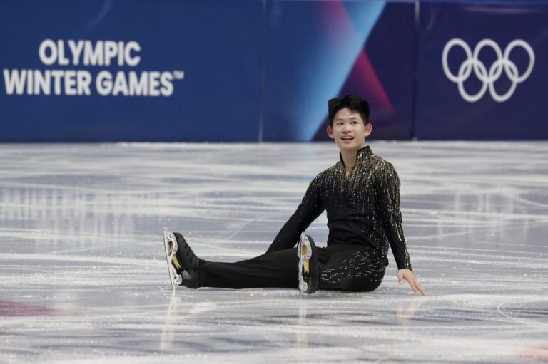 完成表演躺下謝謝冰場 李宇翔享受花式滑冰帶來的驚喜