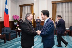 林鴻道獲頒文職最高榮譽「一等卿雲勳章」 感性致謝母親身教與全台「體壇無名英雄」