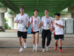 跆拳道奧運人曾櫟騁及羅宗瑞全家一起參加2026國際奧林匹克路跑_0