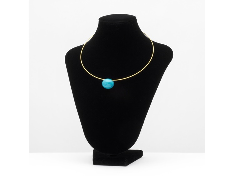 漆の艶やかさが首元を彩る美しいエメラルドブルー 坂本これくしょん