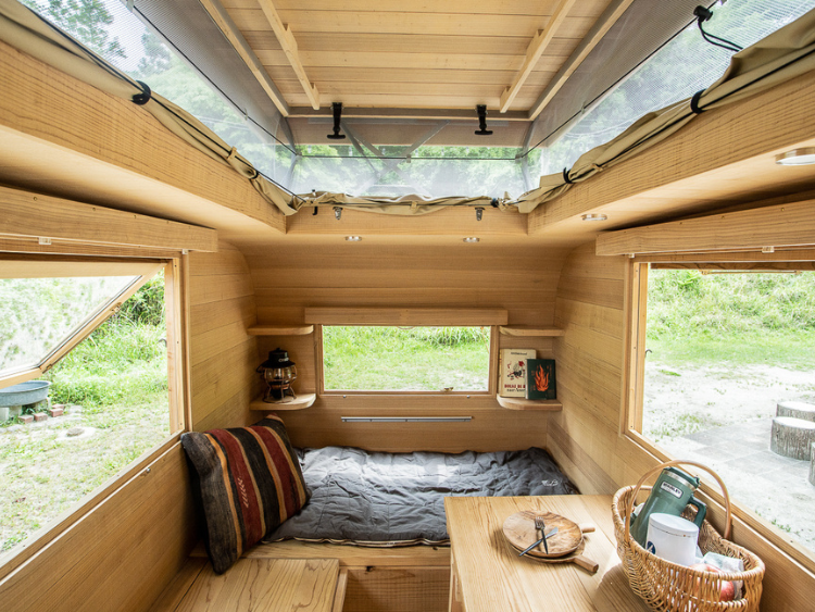 天然無垢杉材のキャンピングトレーラー Tiny House Japan 「I'm