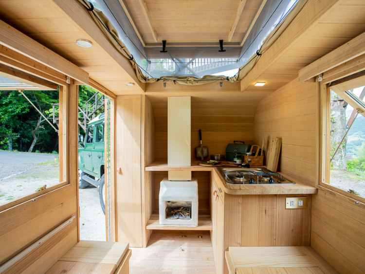 天然無垢杉材のキャンピングトレーラー Tiny House Japan 「I'm