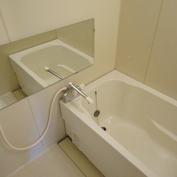 お風呂は追い焚きも付いてます◎