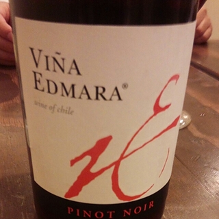 Viña Edmara Pinot Noir(ビニャ・エドマラ ピノ・ノワール)