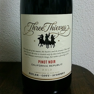 Three Thieves Pinot Noir(スリー・シーヴス ピノ・ノワール)