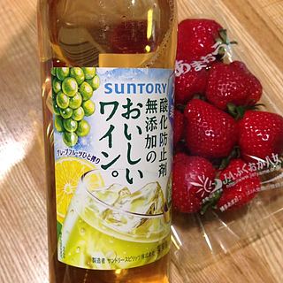 サントリー 氷と楽しむ 酸化防止剤無添加のおいしいワイン。 濃い白