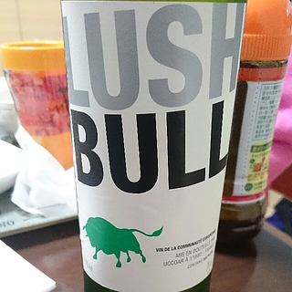 Lush Bull Blanc