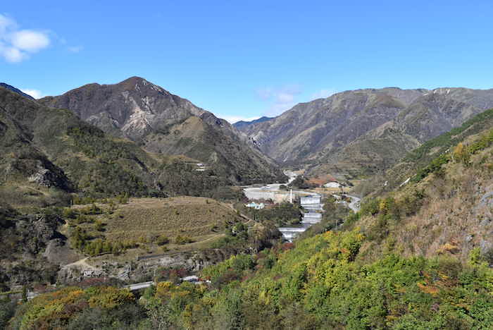 緑が戻ってきた足尾の山々