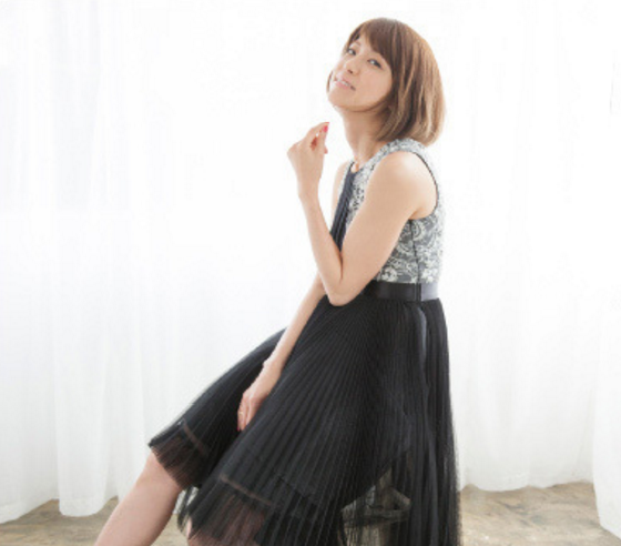 【終了しました】hitomi20周年の幕開けとなるワンマンライブにDRESS読者5組10名様をご招待!