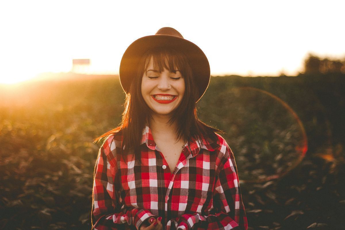 女の人生が潤う「笑い上手」に! 沈む心は”芸”で明るく