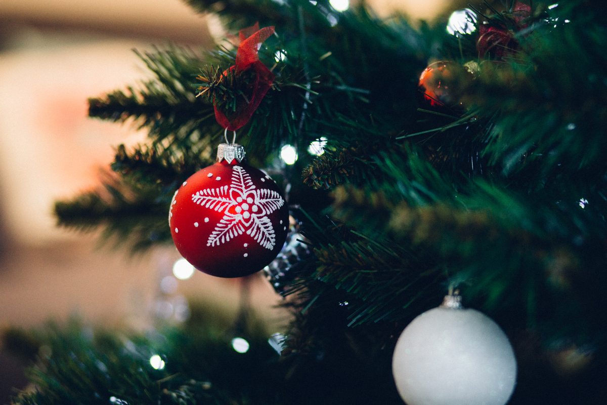 クリスマスツリーにどのオーナメントを飾るかでわかる秘密の恋