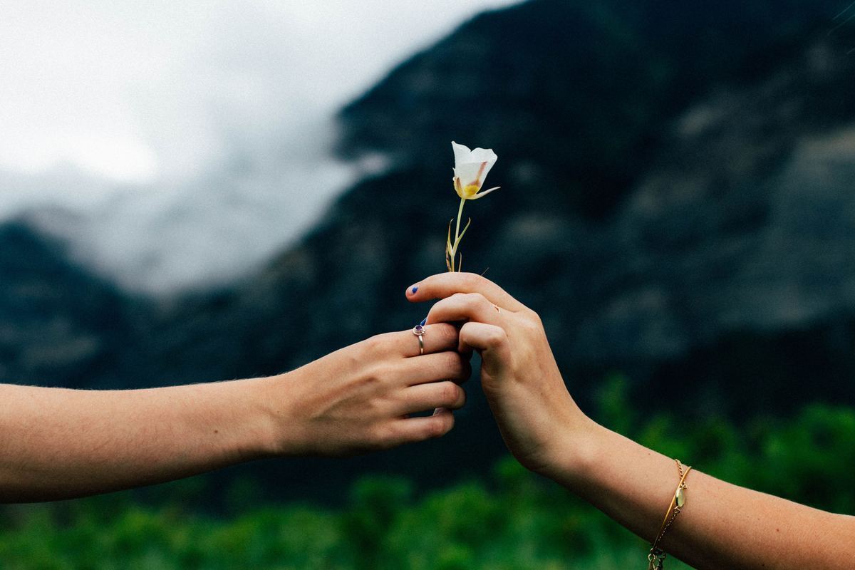 「愛は技術」が教えてくれた、孤独から脱する方法【結婚は、本から学ぶ #6】