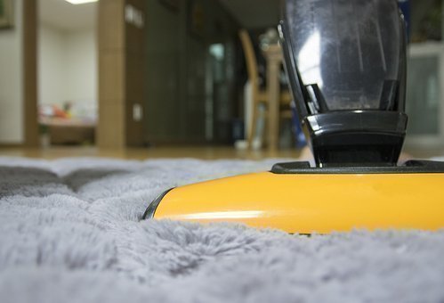 カーペットやラグを綺麗に保つ掃除方法~少しの工夫でラクになる家事テク~
