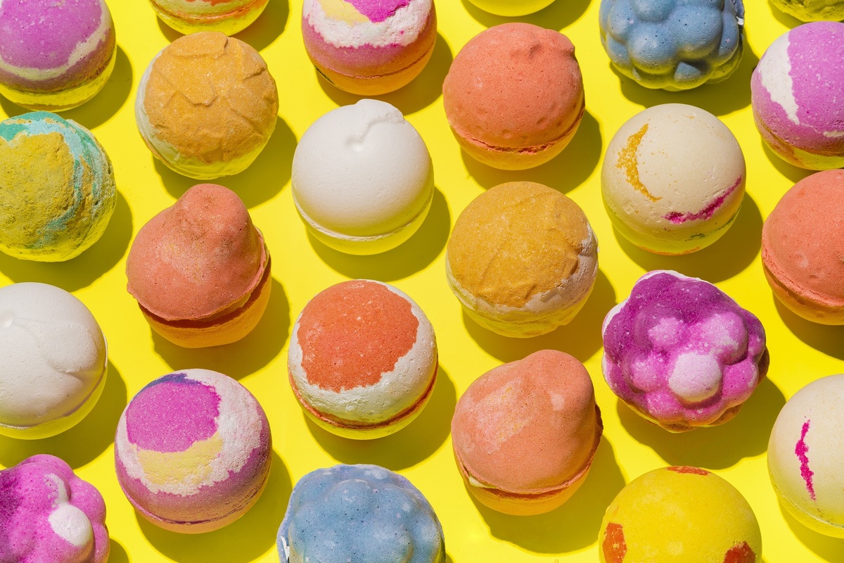 スイーツみたいにかわいい! LUSHのバスボムがオンラインでも限定発売