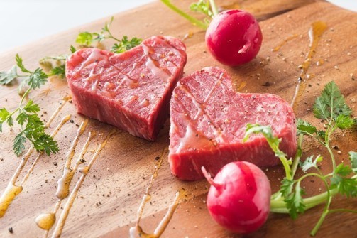 ハート型のフィレ肉付き! USHIDOKI TOKYOのバレンタイン限定コース
