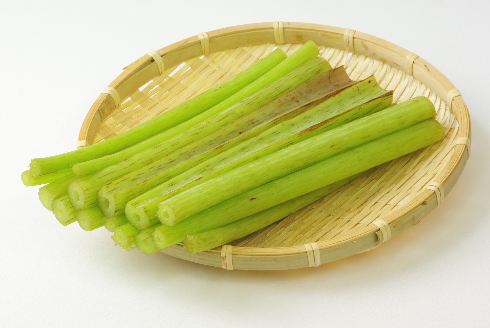 「ふき」の栄養素や歴史【管理栄養士監修】4月の旬の野菜の栄養学 - コラム | Eatreat