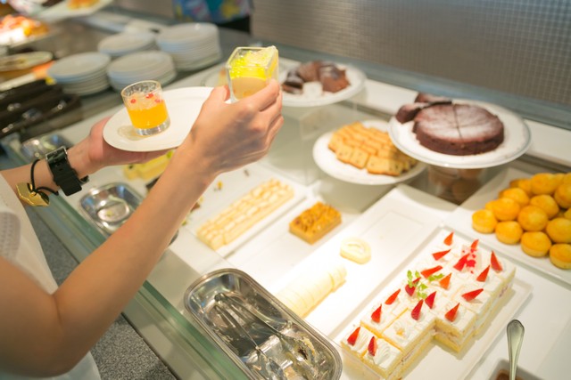 食物アレルギーの5歳息子とバイキングへ→食べられるデザートがない…と思ったら　ホテルの対応に感動「優しさに涙が」「次も行きたくなる」（まいどなニュース） - Yahoo!ニュース
