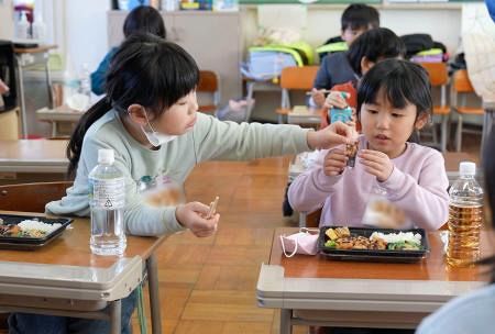 輪島の小・中学校で“給食”再開　「みんなと一緒に」笑顔：東京新聞 TOKYO Web