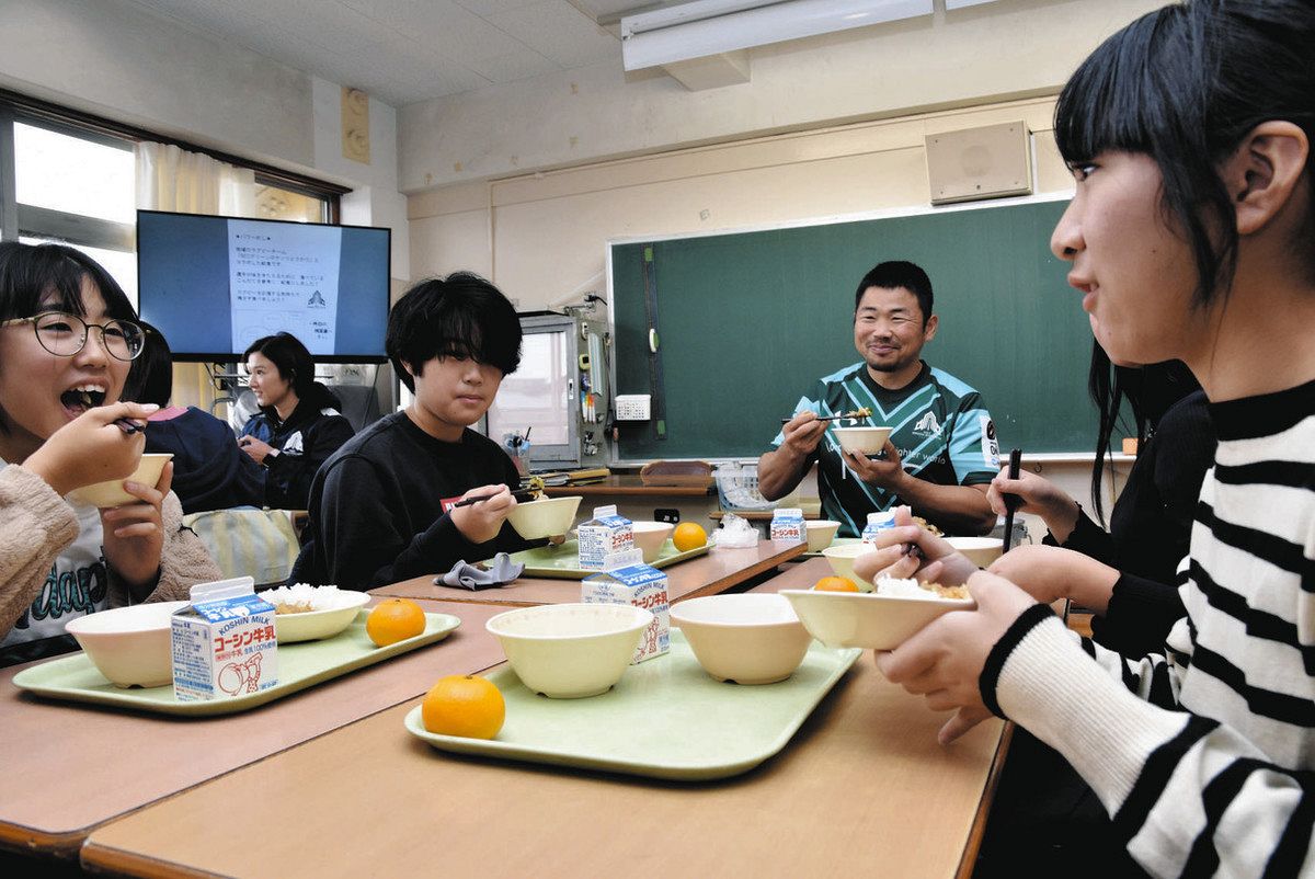 パワー飯で夢追いかけて ラグビー・グリーンロケッツ東葛の田中史朗さん 松戸・矢切小で食育授業:東京新聞デジタル