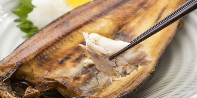 ご飯や唾は効果あるの？魚の骨が喉に刺さった時の正しい対処法 Doctors Me(ドクターズミー)