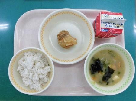 「唐揚げ1個」給食改善へ 福岡市、SNSで批判:中日新聞Web