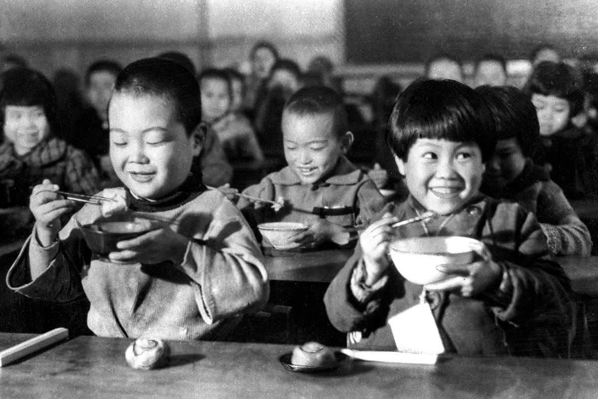 子どもたちに栄養を！　学校給食、「当たり前」ではなかった | 朝日新聞デジタルマガジン＆[and]