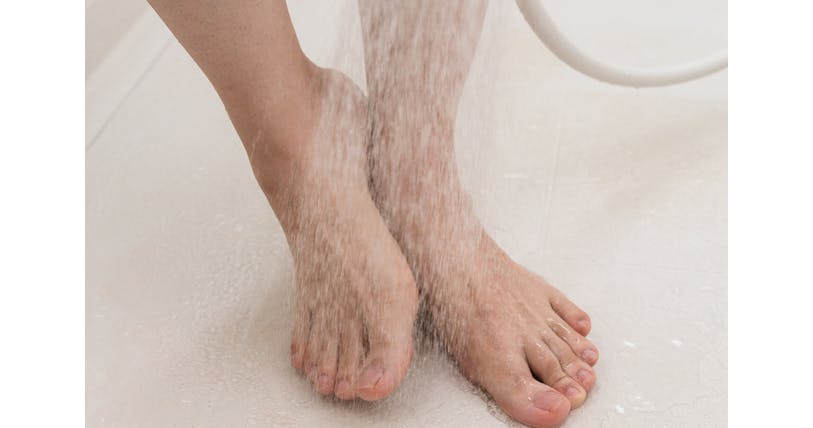水虫で転倒しやすく? 歩き方に異変、高齢者注意|ヘルスUP|NIKKEI STYLE