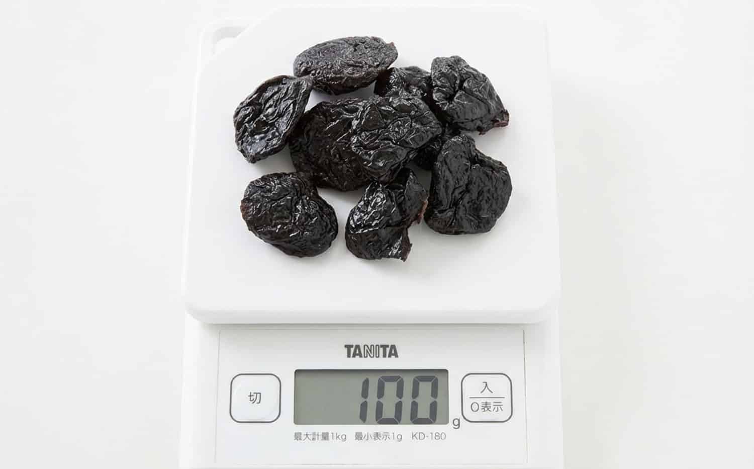 プルーンやレーズンは本当に“鉄が多い果物”か？成分表から検証 -