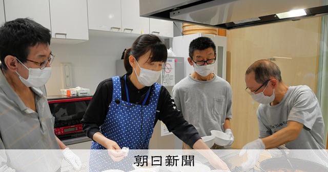 包丁もガス台も不要　横浜・寿町の料理教室発、簡単レシピ集 [神奈川県]：朝日新聞