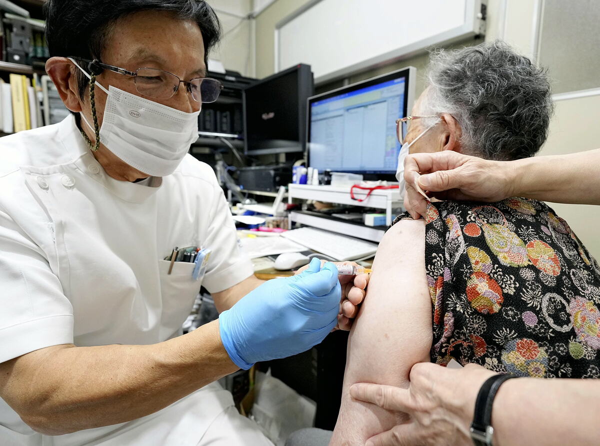 新型コロナワクチンの定期接種開始、６５歳以上の高齢者らが対象…学会は接種を強く推奨 | ヨミドクター(読売新聞)