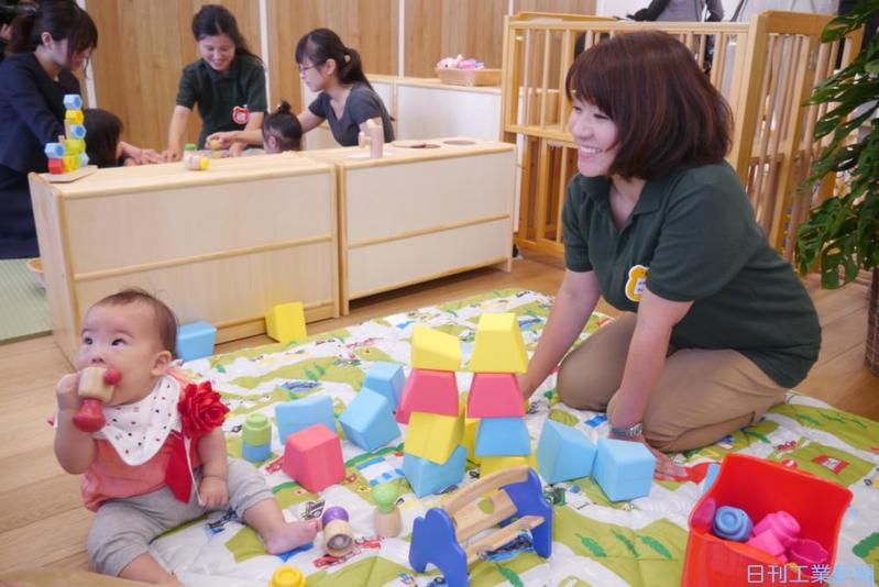 コンビニ、「保育・介護」に走る