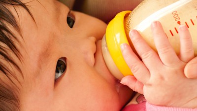 母乳とミルク、なにがどれだけちがう？ ｜ Mocosuku（もこすく）