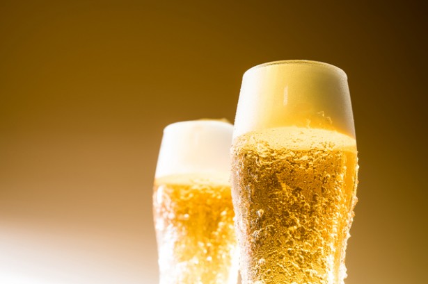 お酒好きに朗報！ ビールに含まれる「苦み」に認知症予防効果があることが判明｜ニフティニュース