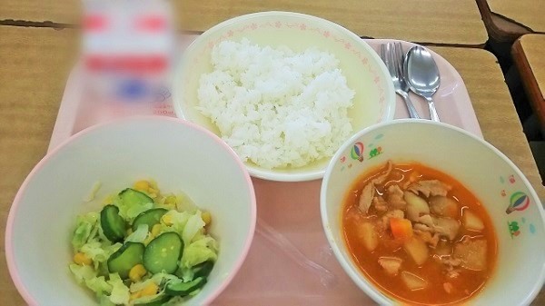 完食を強要する「給食ハラスメント」の相談が急増　教師の過剰指導が原因で不登校になるケースも | キャリコネニュース