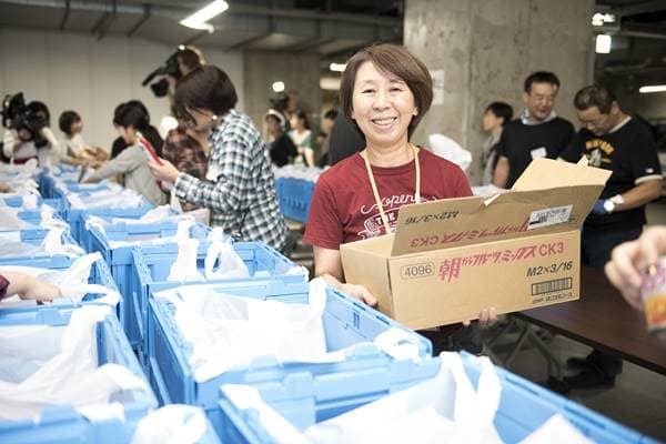 “貧困いじめ”から救う…文京区「こども宅食」現場をルポ - 女性自身