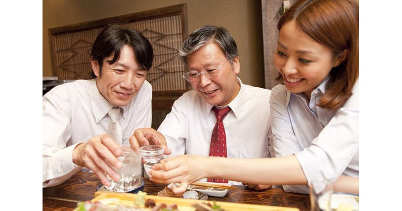 二日酔い・悪酔い防止には　つまみの「食べ順」大事｜ヘルスＵＰ｜NIKKEI STYLE