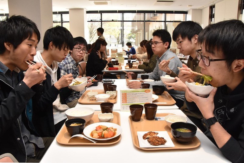 ニッポンの食卓：第２部　育ちの現場から／４　食生活改善　大学生協の挑戦 - 毎日新聞