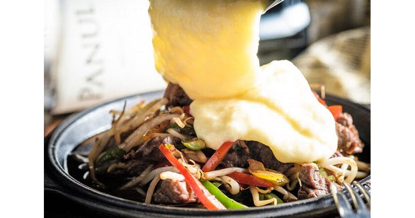 栄養価が高く意外にヘルシー！　「肉×チーズ」グルメ｜WOMAN SMART｜NIKKEI STYLE