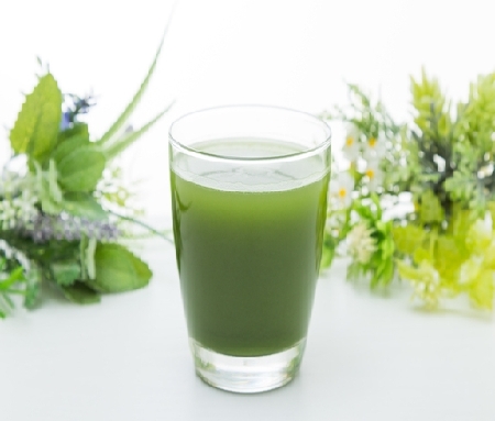 野菜不足の解消以外にも！青汁の効果とおすすめの飲み方は？ | ニコニコニュース