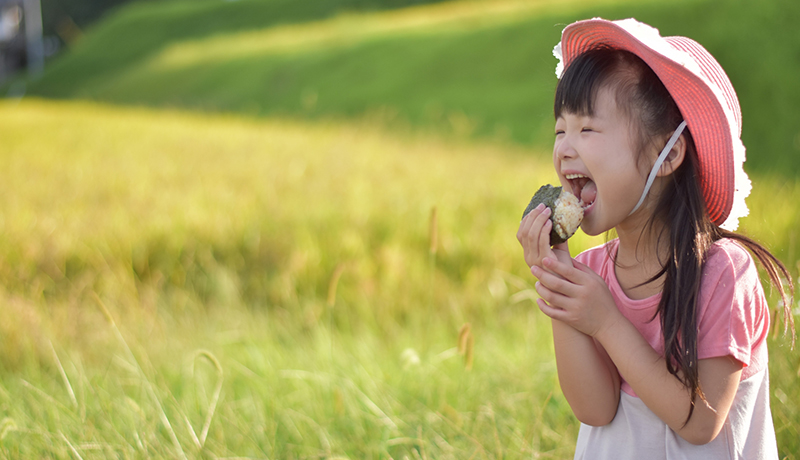 おにぎりの写真投稿で、世界の子どもたちに100万食の給食提供 - NEWS SALT（ニュースソルト）