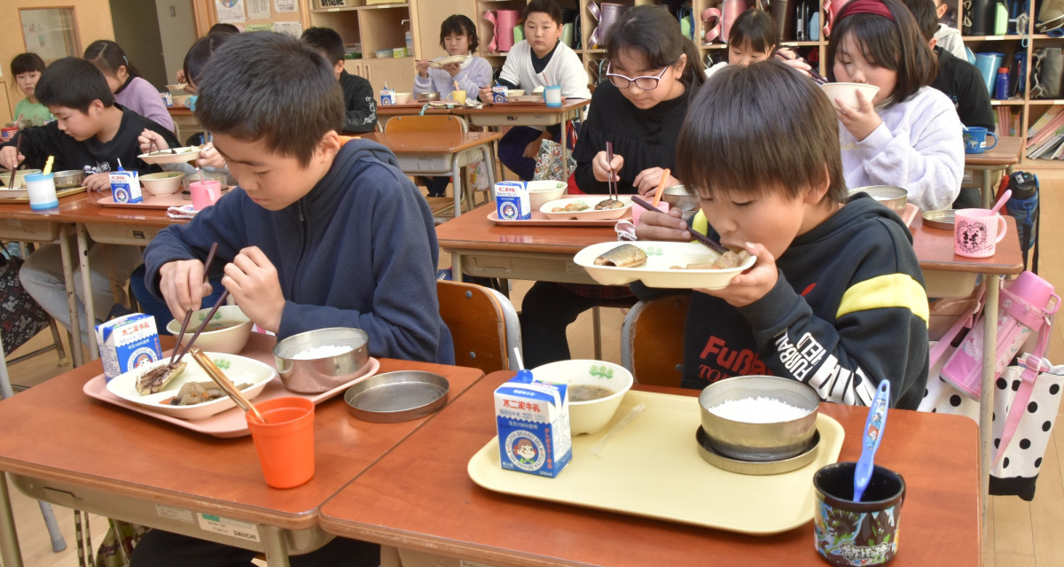 給食、栄養維持に苦心　県内小中学校への提供現場 | 岩手日報 IWATE NIPPO
