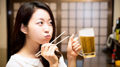 「空きっ腹だと酔いがまわる」 どうして？ ｜ Mocosuku（もこすく）
