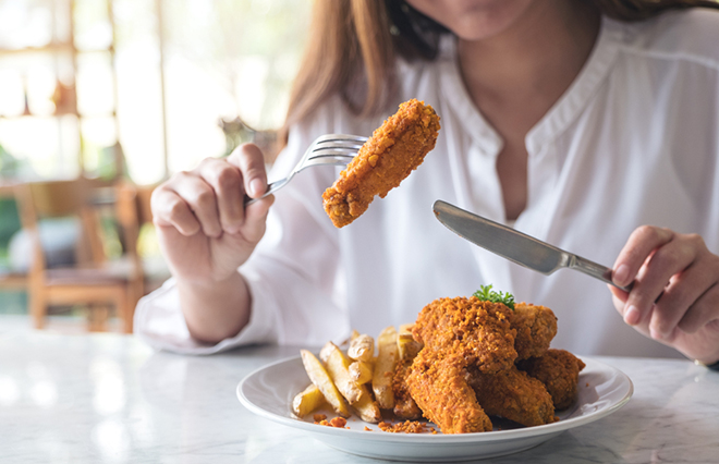 吉田裕のニュース - 食べすぎが原因？ 20代に増える逆流性食道炎とは【消化器内視鏡専門医が教える】 - 最新ライフスタイルニュース一覧 - 楽天WOMAN