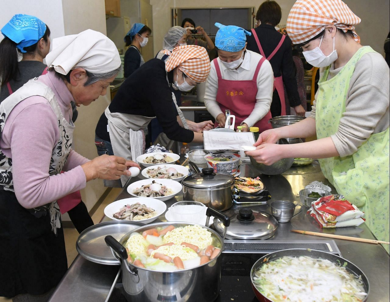 手軽に栄養を　即席麺使い料理セミナー　横須賀｜カナロコ｜神奈川新聞ニュース