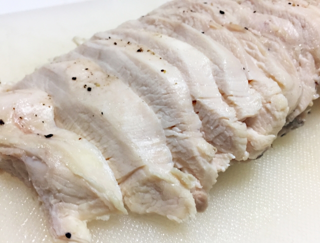 スポーツ栄養士が解説！筋トレ食としてサラダチキンを上手に活用する方法｜@DIME アットダイム