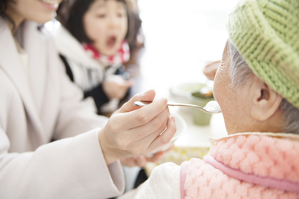 介護施設にいるお年寄りにも流行の料理を食べてほしい！現役高校生が介護施設のメニューを開発 | ニコニコニュース
