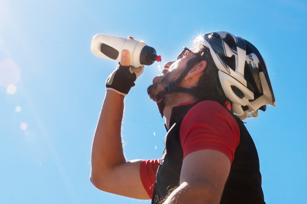 脱水症対策に効果的な「ハイポトニック」ドリンク　水分補給に最適な糖分バランス - cyclist