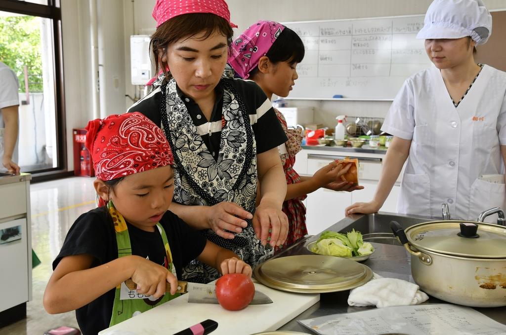 「給食に関心を」大阪・高槻で親子料理教室 - 産経ニュース